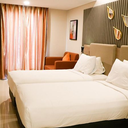 Verse Hotel Cirebon Eksteriør billede