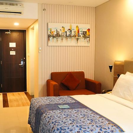 Verse Hotel Cirebon Eksteriør billede