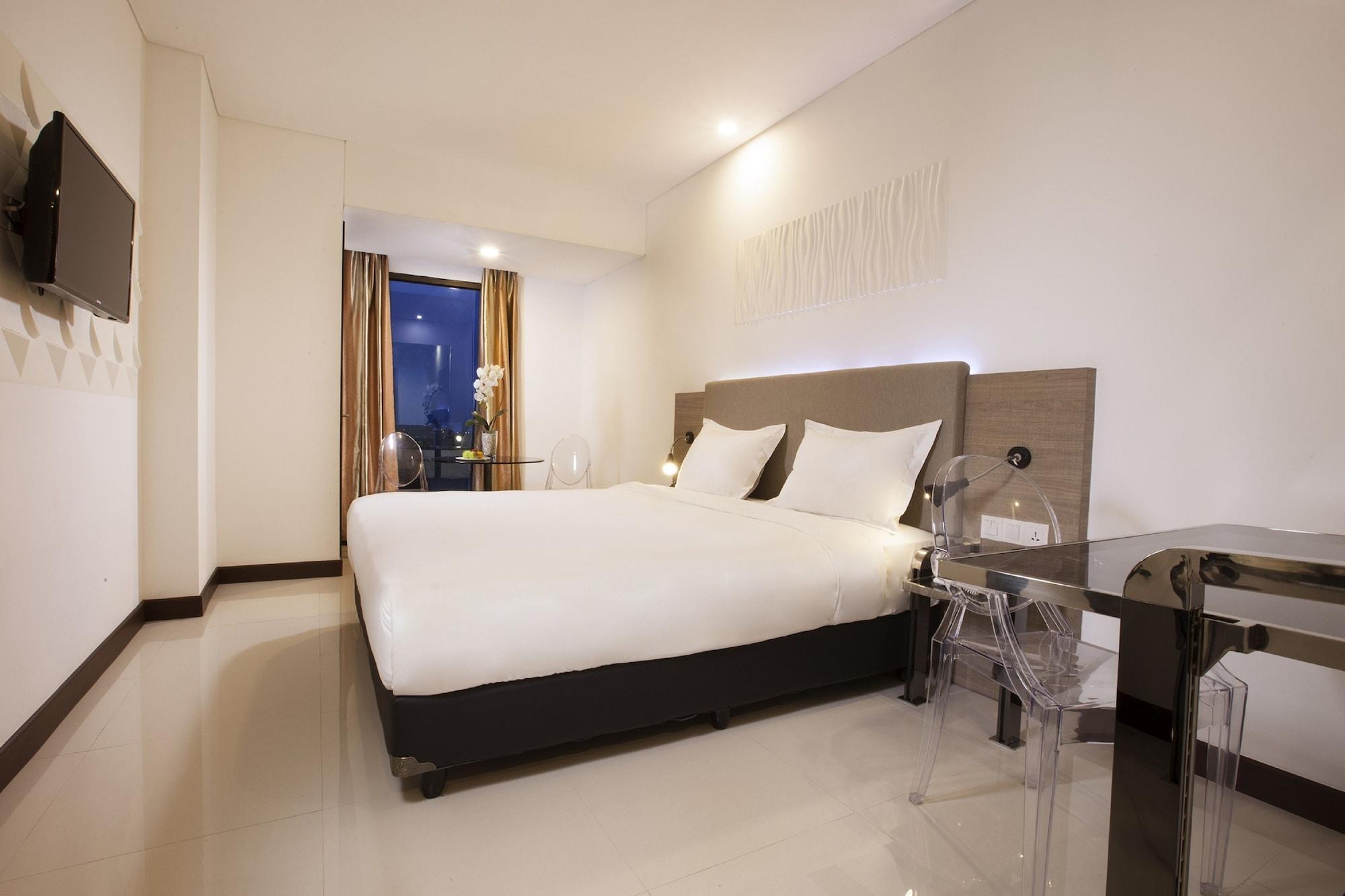 Verse Hotel Cirebon Eksteriør billede