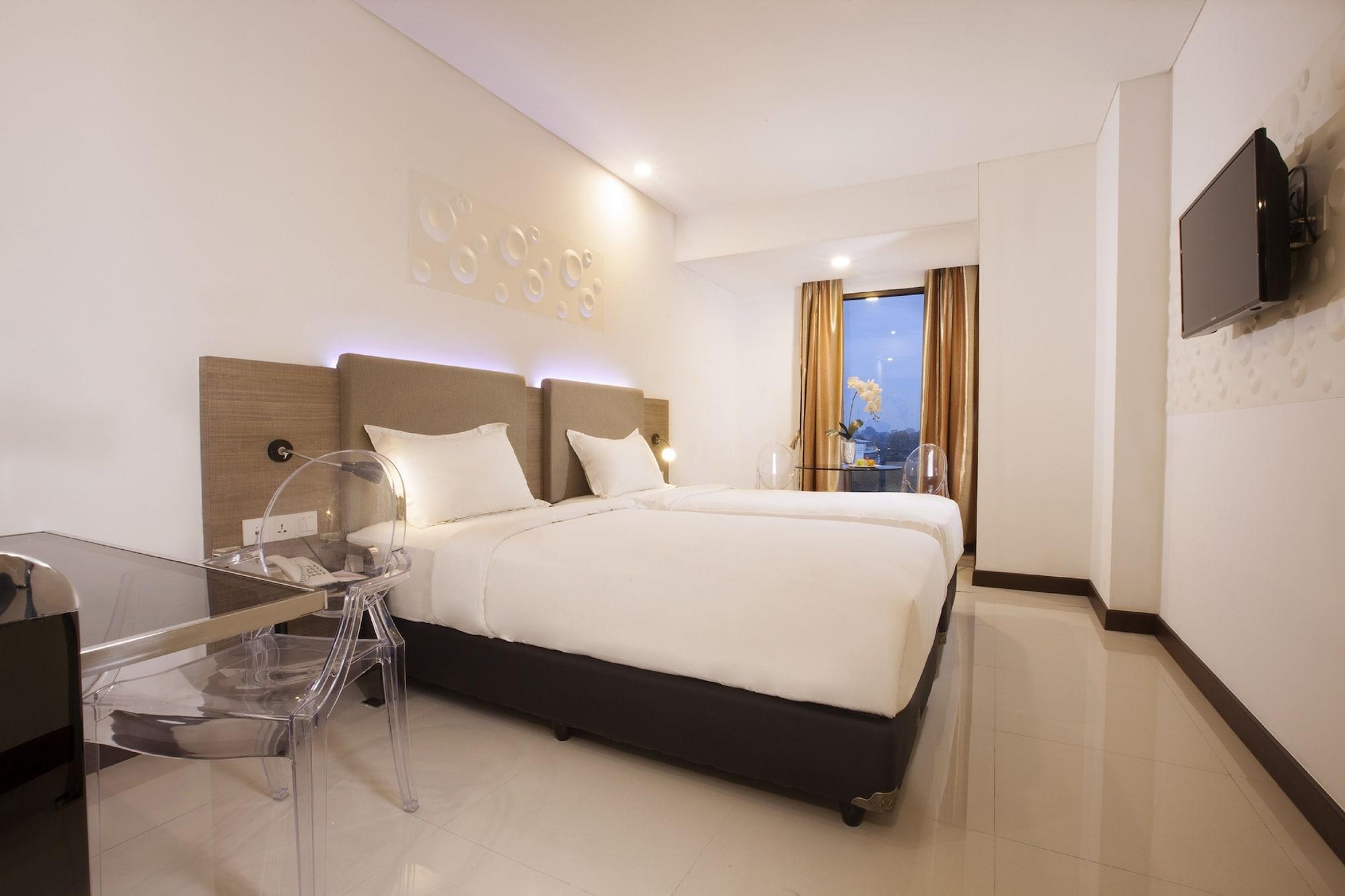 Verse Hotel Cirebon Eksteriør billede
