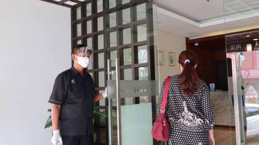 Verse Hotel Cirebon Eksteriør billede