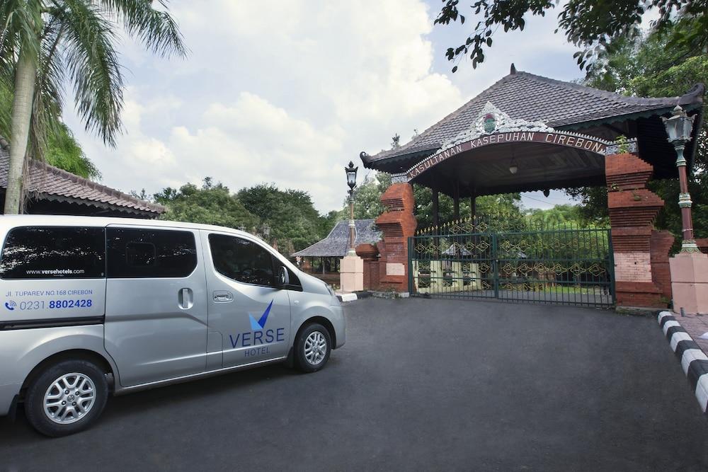 Verse Hotel Cirebon Eksteriør billede
