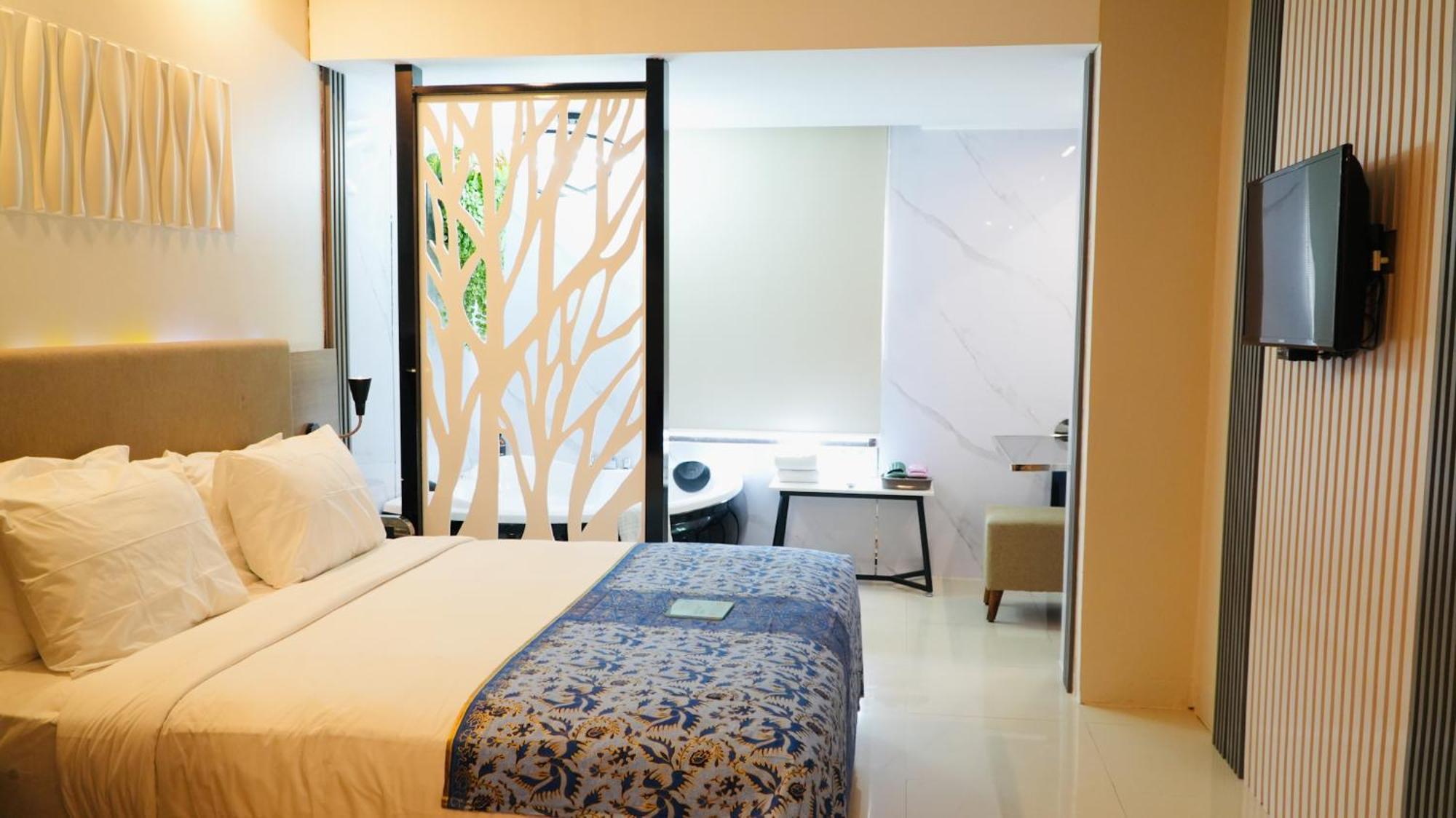 Verse Hotel Cirebon Eksteriør billede