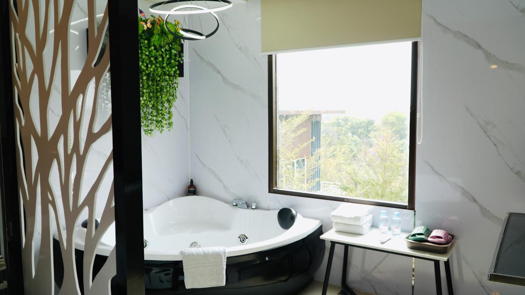 Verse Hotel Cirebon Eksteriør billede