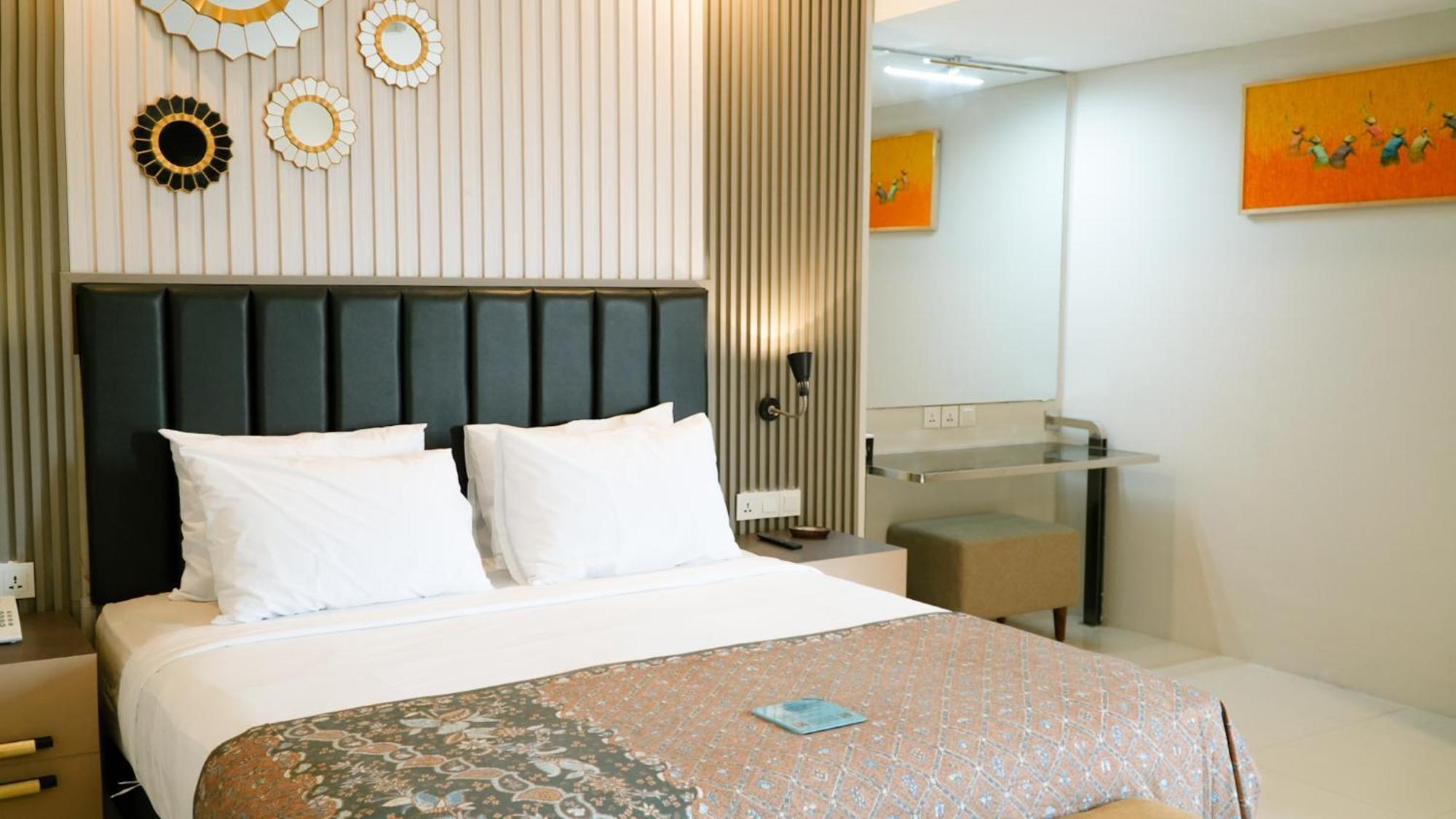 Verse Hotel Cirebon Eksteriør billede