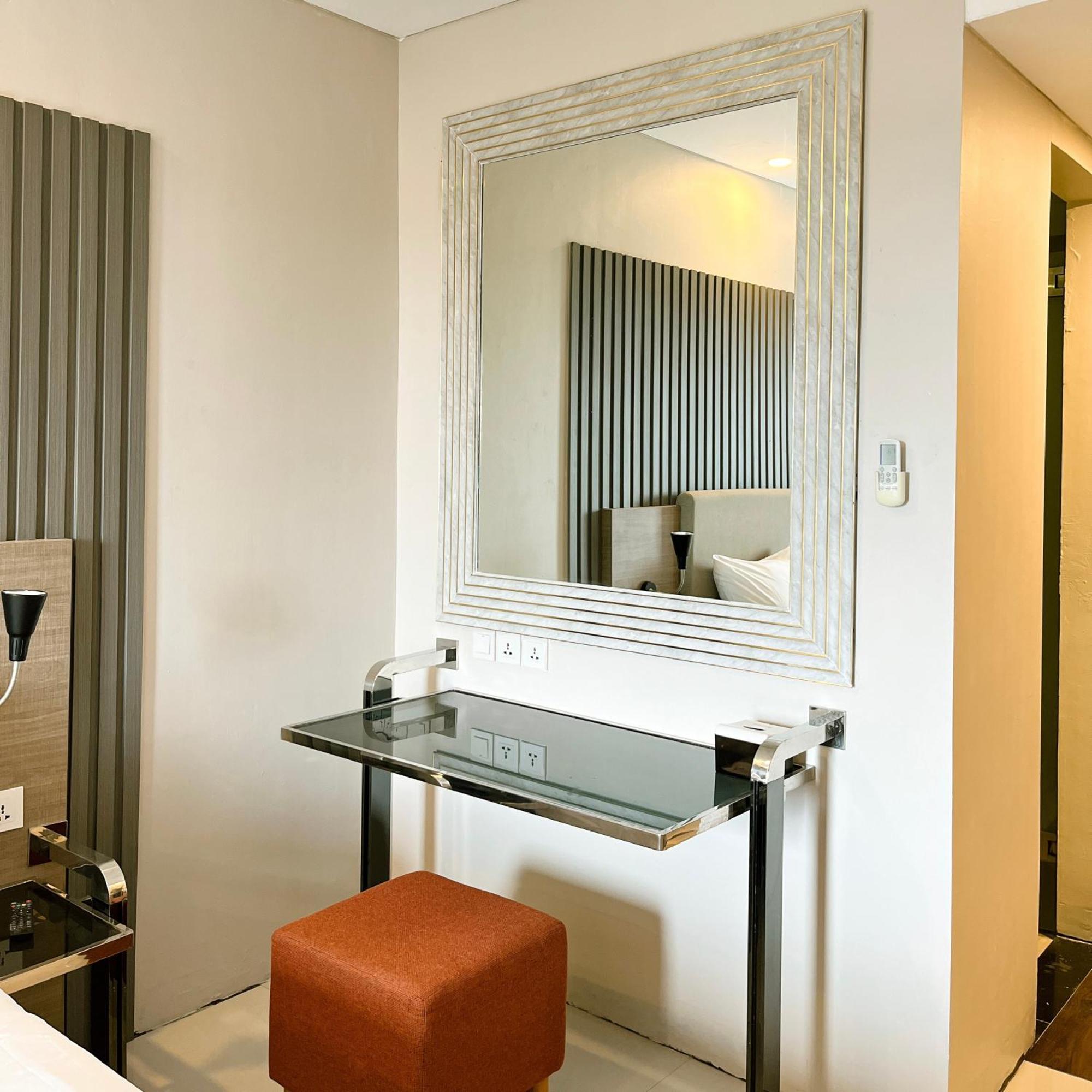 Verse Hotel Cirebon Eksteriør billede