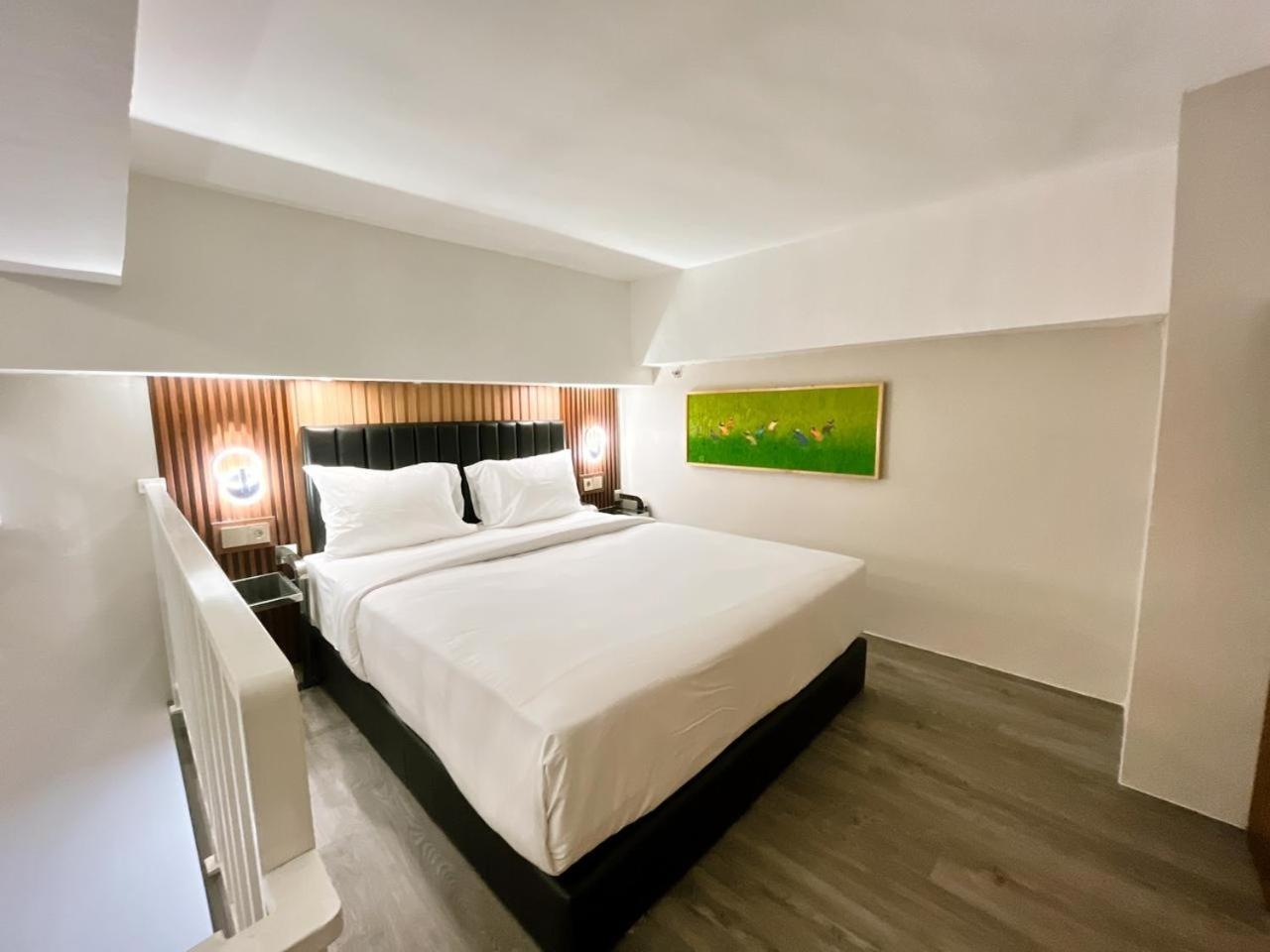 Verse Hotel Cirebon Eksteriør billede