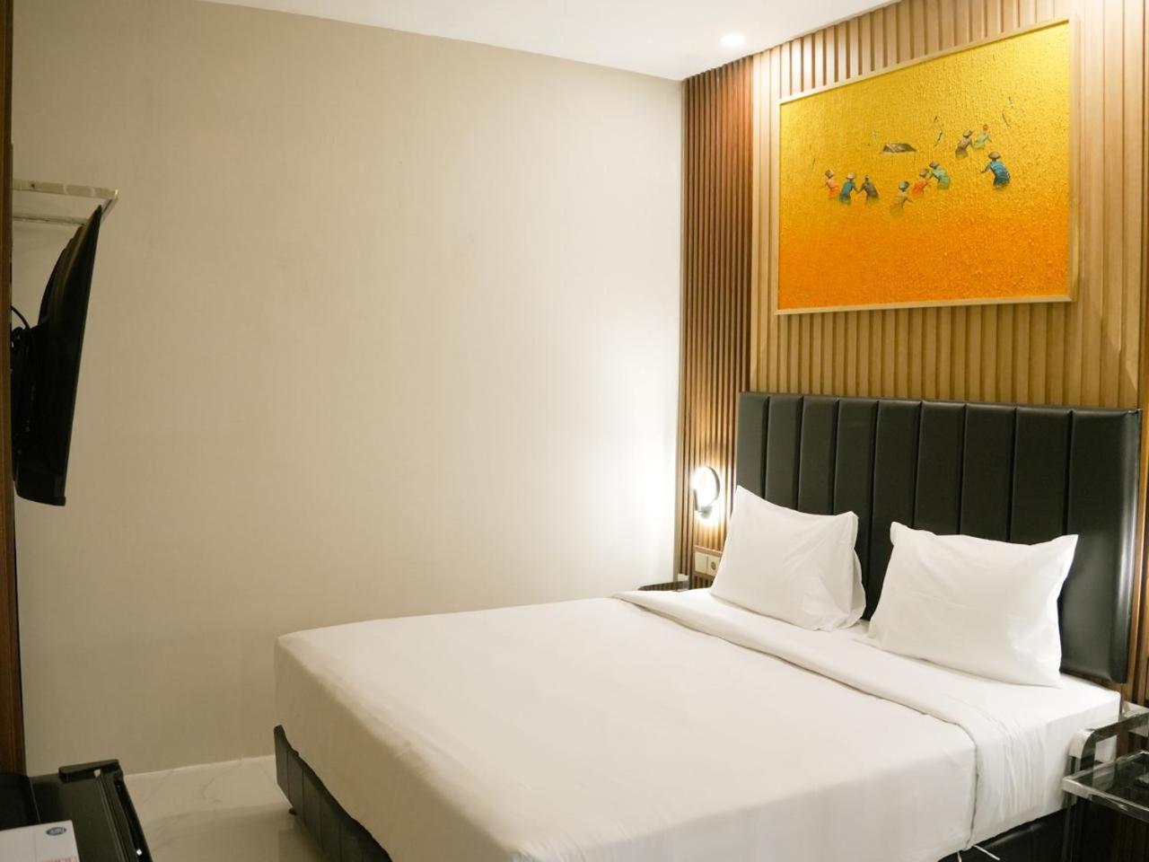 Verse Hotel Cirebon Eksteriør billede