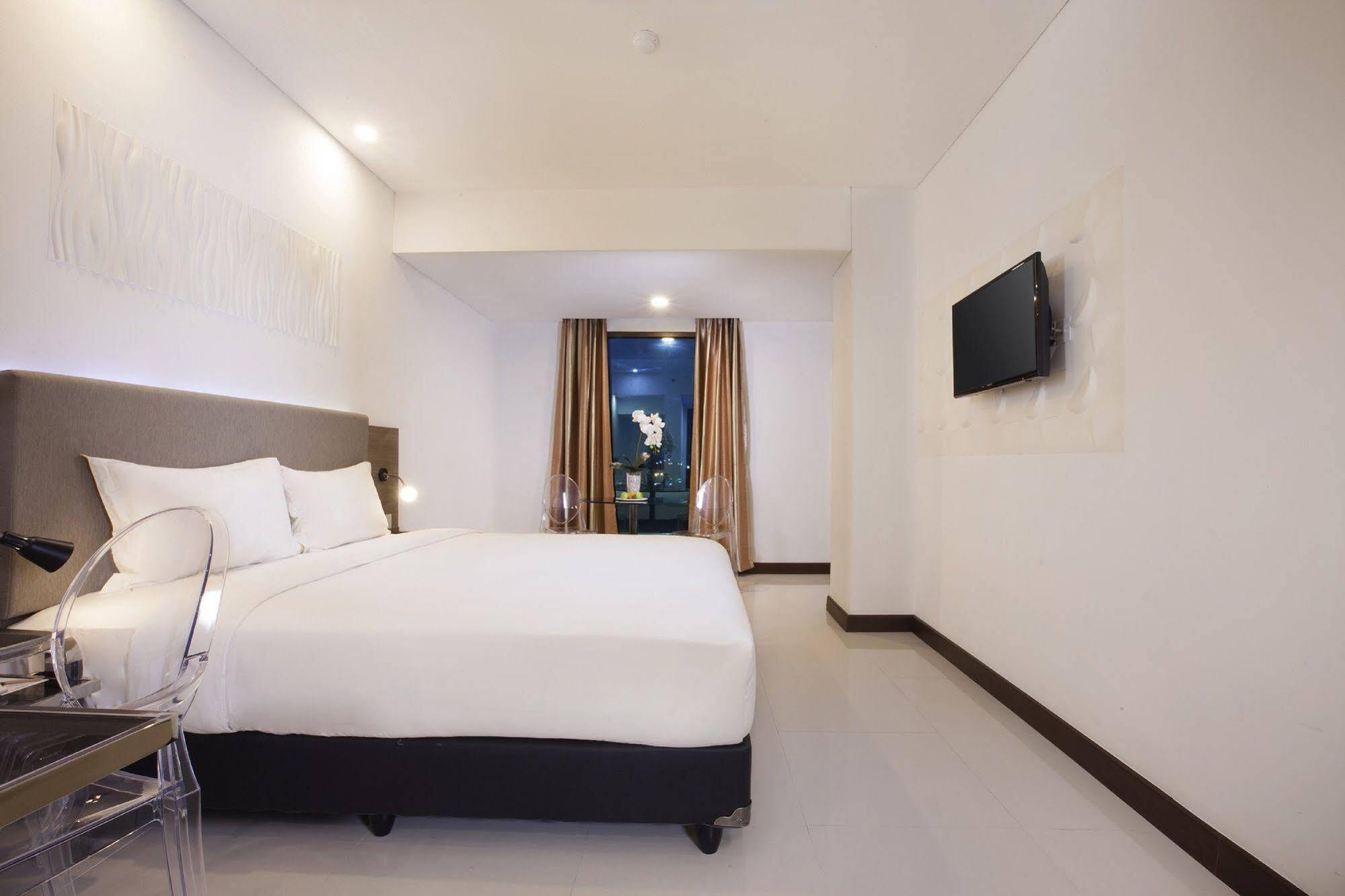 Verse Hotel Cirebon Eksteriør billede