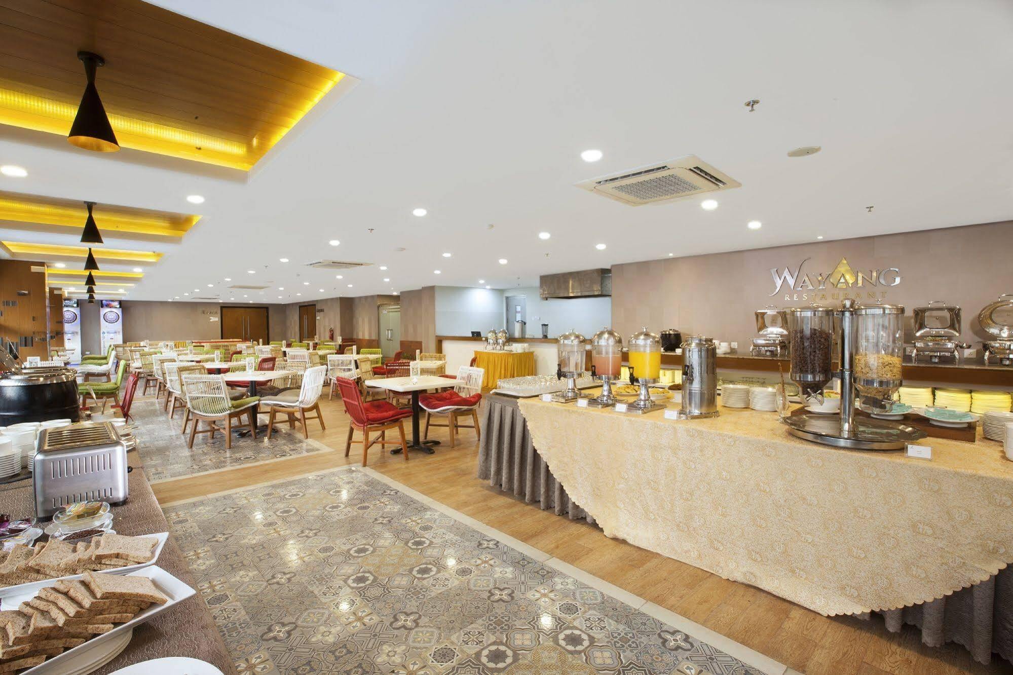 Verse Hotel Cirebon Eksteriør billede
