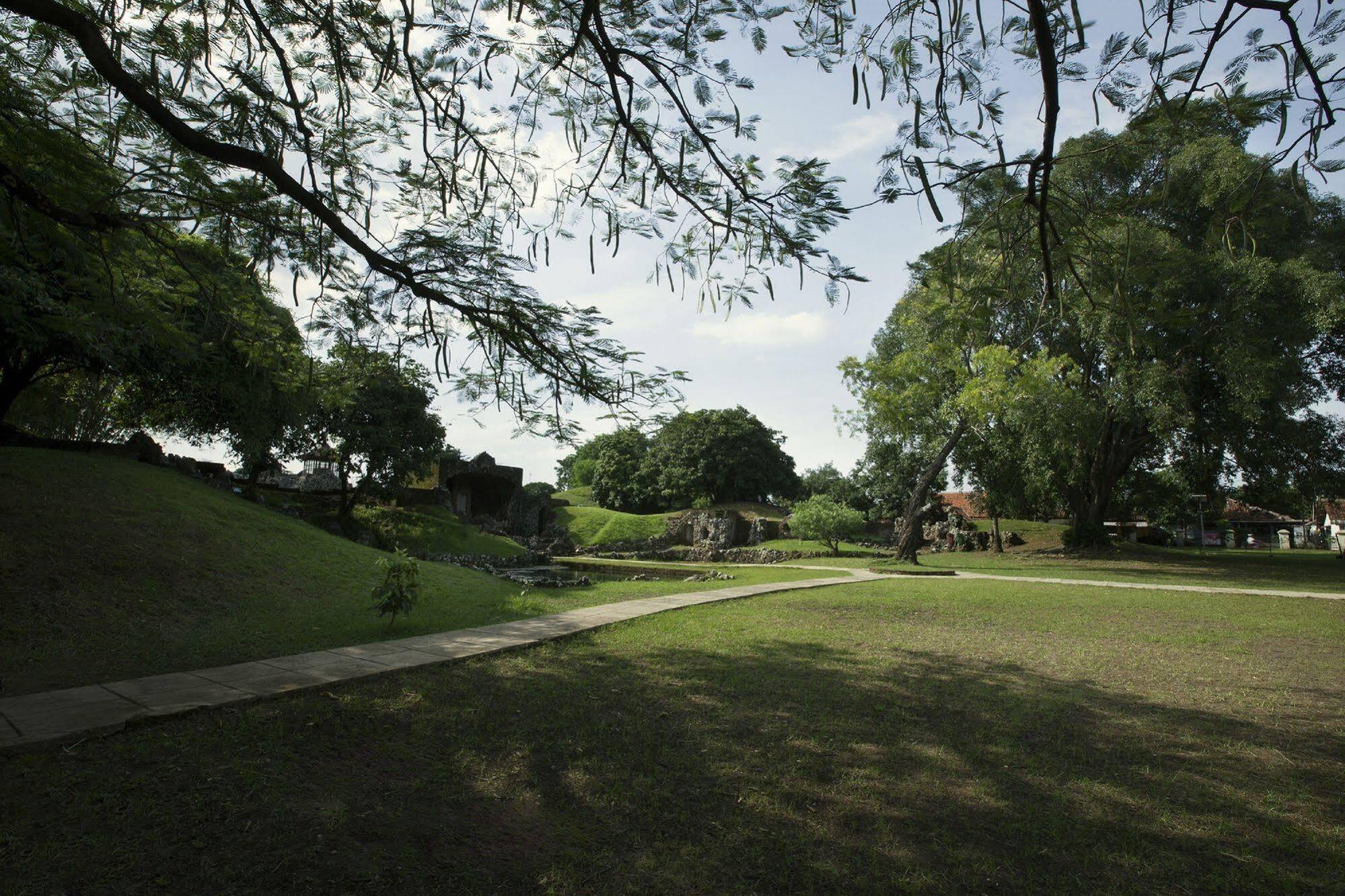 Verse Hotel Cirebon Eksteriør billede