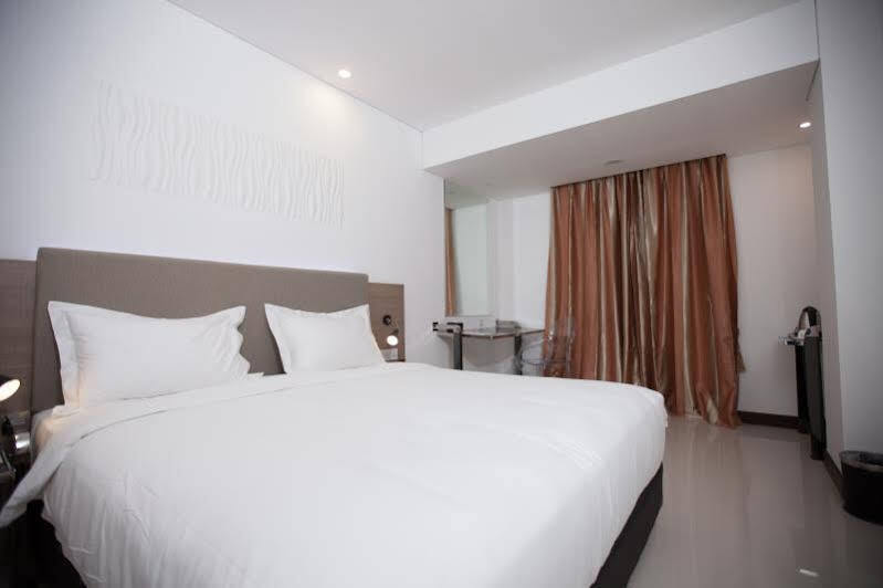 Verse Hotel Cirebon Eksteriør billede